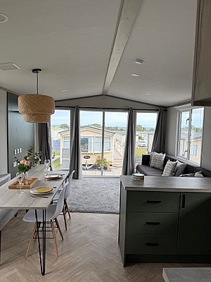 Lounge/Dining area